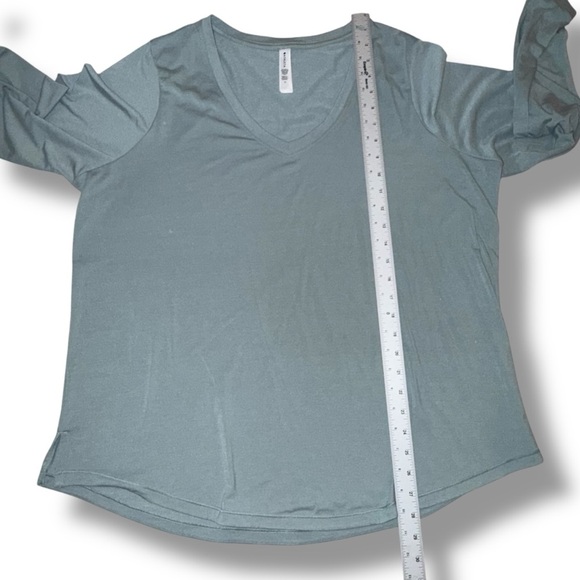 ATHLETA Essential V-Neck Long-Sleeve Top - Minimalistic Grey 1X - Picture 9 of 14
